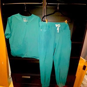 Figs FIONlite Hunter Green L Vneck and 2XL Joggers